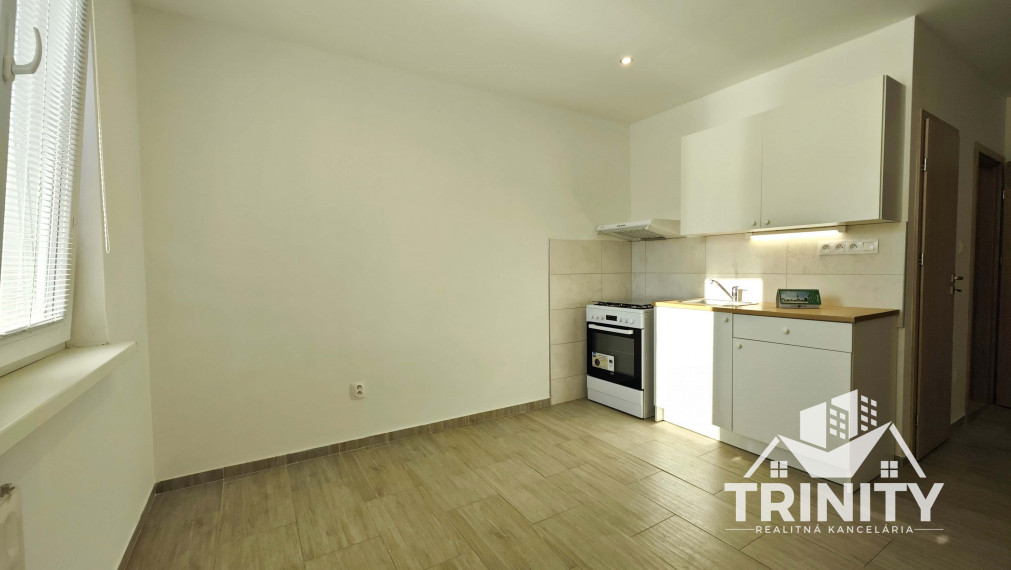 IBA U NAS - Na prenájom 1-izbový byt s loggiou v Nových Zámkoch