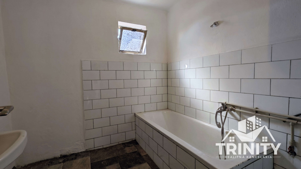 Na predaj 4-izbový rodinný dom v meste Šurany