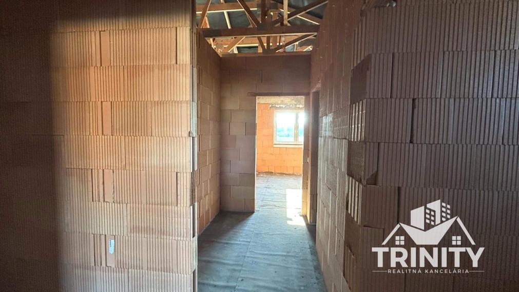 Na predaj novostavba 4-izbového rodinného domu so zastrešenou terasou v obci Bajč