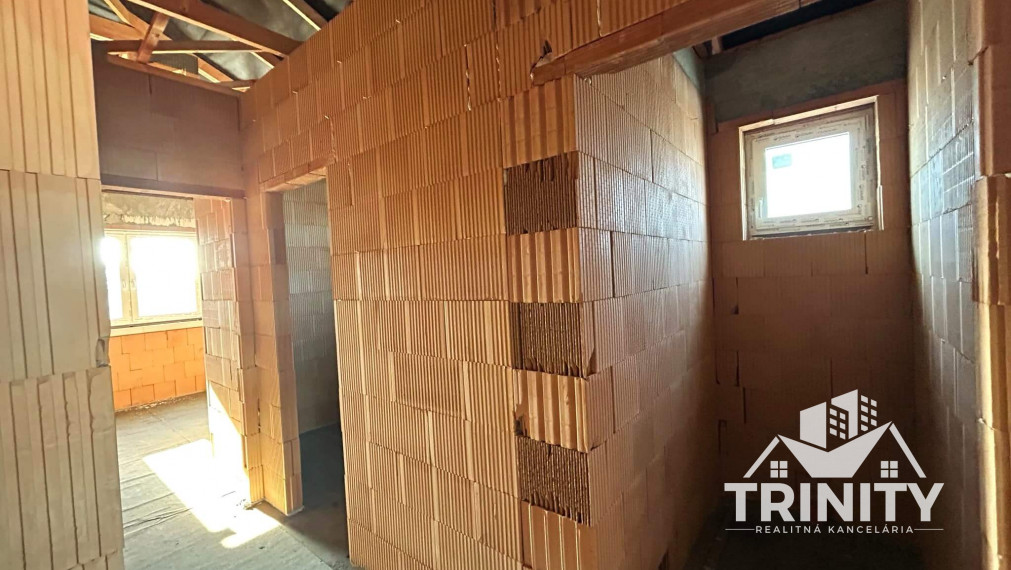 Na predaj novostavba 4-izbového rodinného domu so zastrešenou terasou v obci Bajč