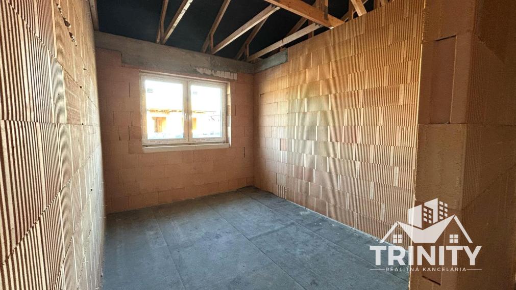 Na predaj novostavba 4-izbového rodinného domu so zastrešenou terasou v obci Bajč