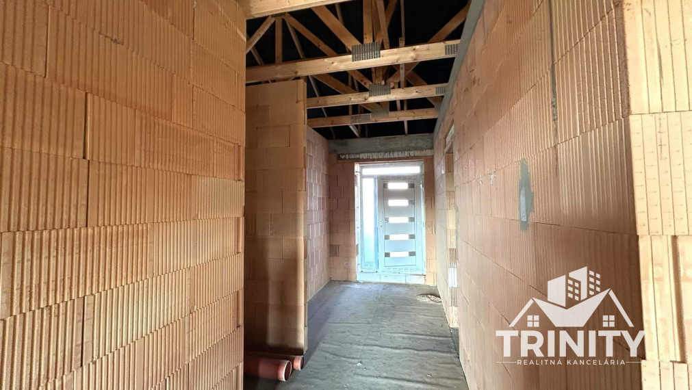 Na predaj novostavba 4-izbového rodinného domu so zastrešenou terasou v obci Bajč