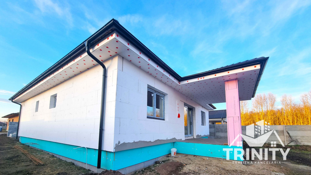 Na predaj novostavba 4-izbového rodinného domu so zastrešenou terasou v obci Bajč