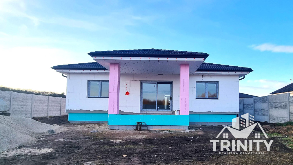 Na predaj novostavba 4-izbového rodinného domu so zastrešenou terasou v obci Bajč