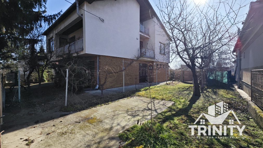 REZERVOVANÉ - Na predaj 5-izbový rodinný dom s garážou v obci Mojzesovo - EXKLUZÍVNE