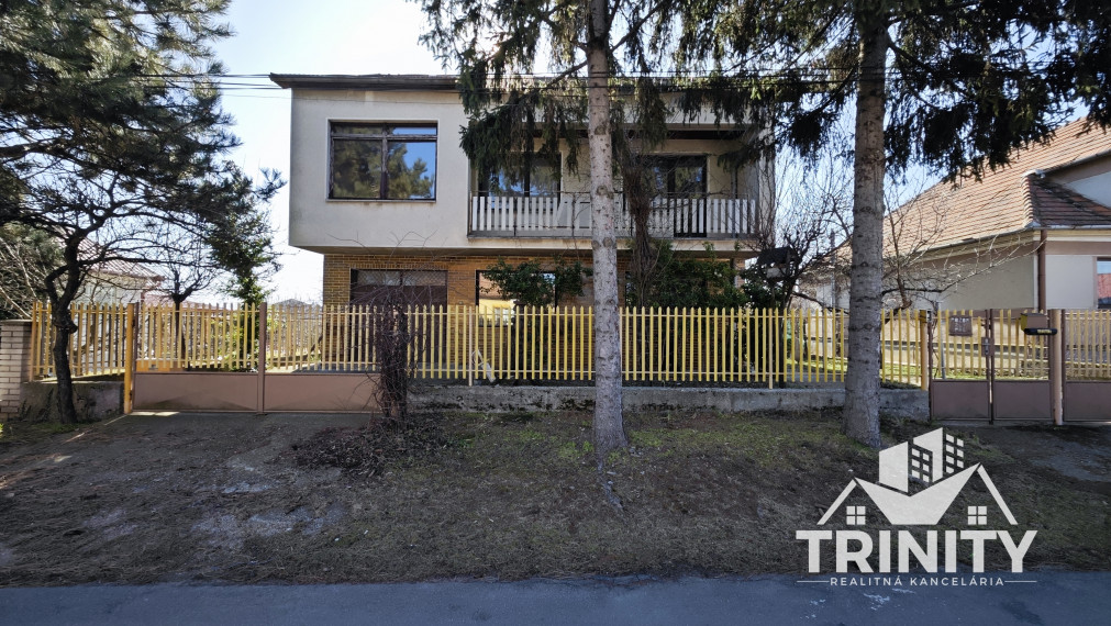 REZERVOVANÉ - Na predaj 5-izbový rodinný dom s garážou v obci Mojzesovo - EXKLUZÍVNE