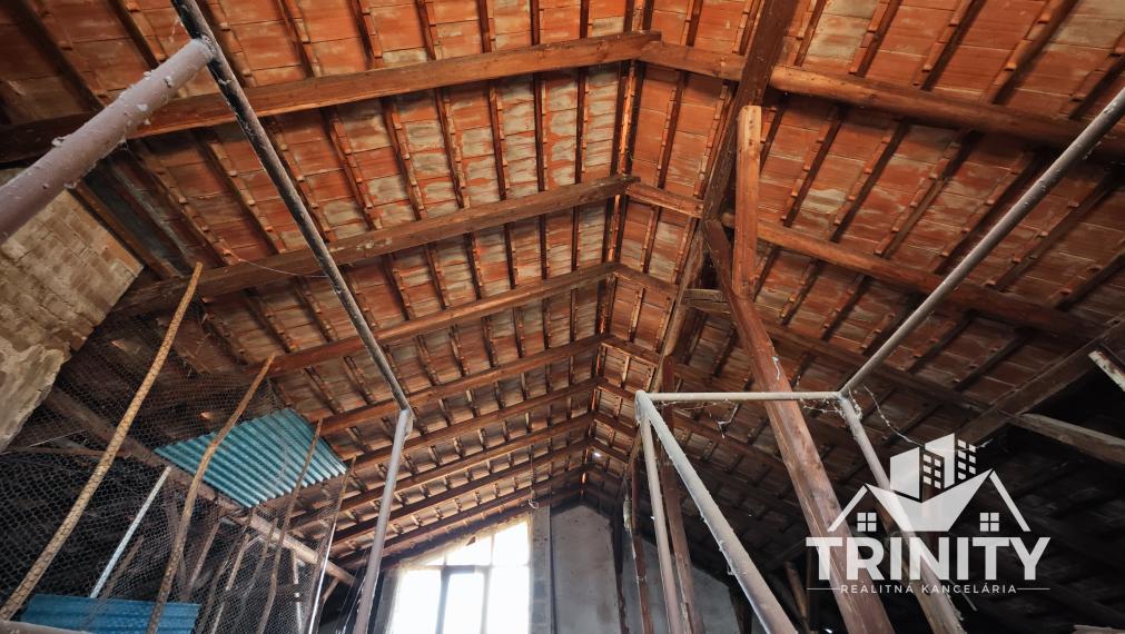 REZERVOVANÉ - Na predaj 5-izbový rodinný dom s garážou v obci Mojzesovo - EXKLUZÍVNE