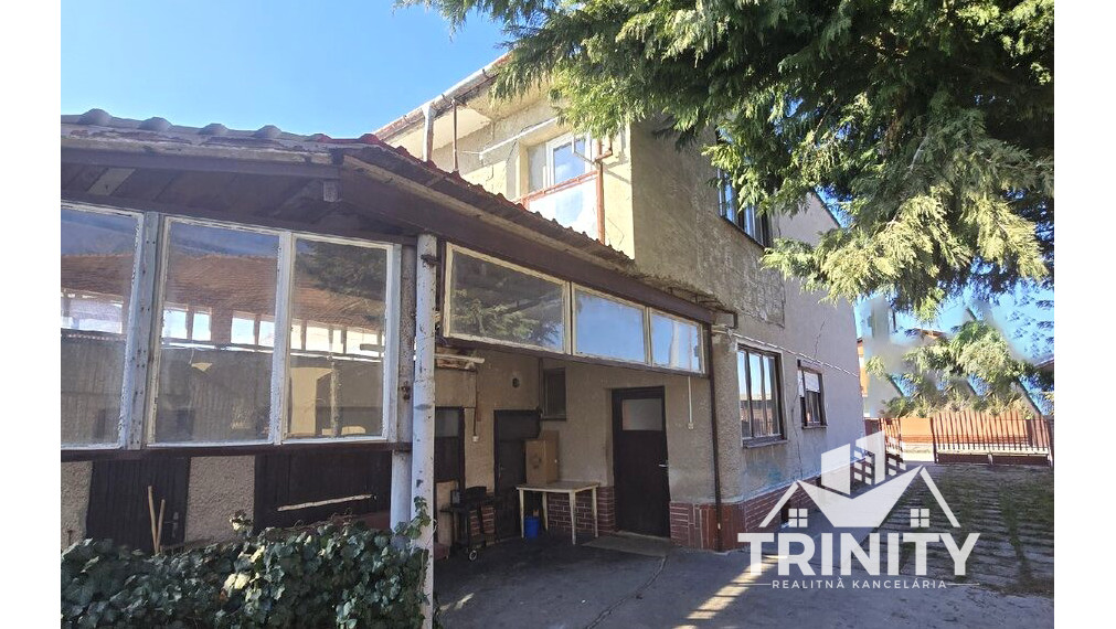 Na predaj poschodový rodinný dom v meste Šurany