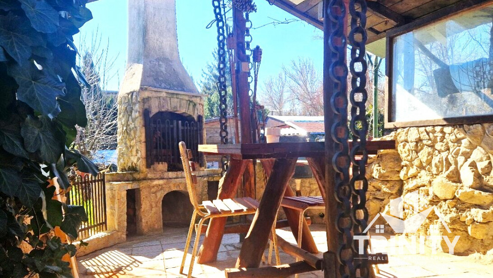 Na predaj murovaná chata v Nových Zámkoch