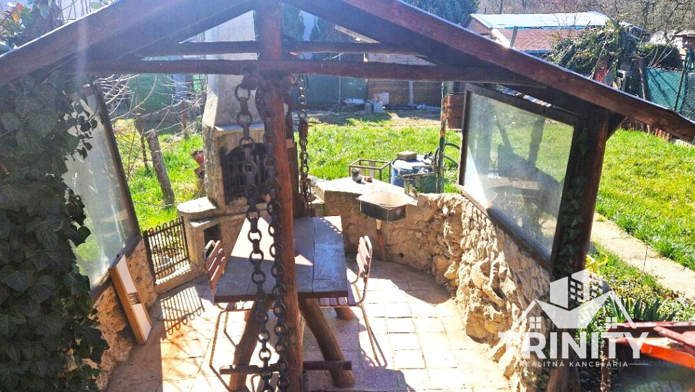 Na predaj murovaná chata v Nových Zámkoch