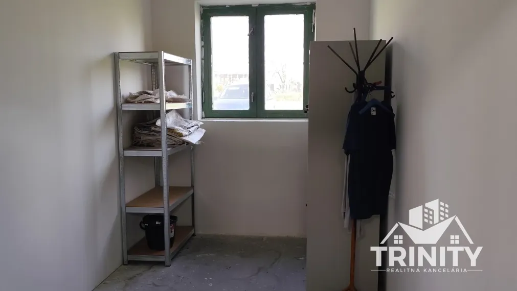 Na predaj objekt / výrobná hala / sklad v obci Svodín