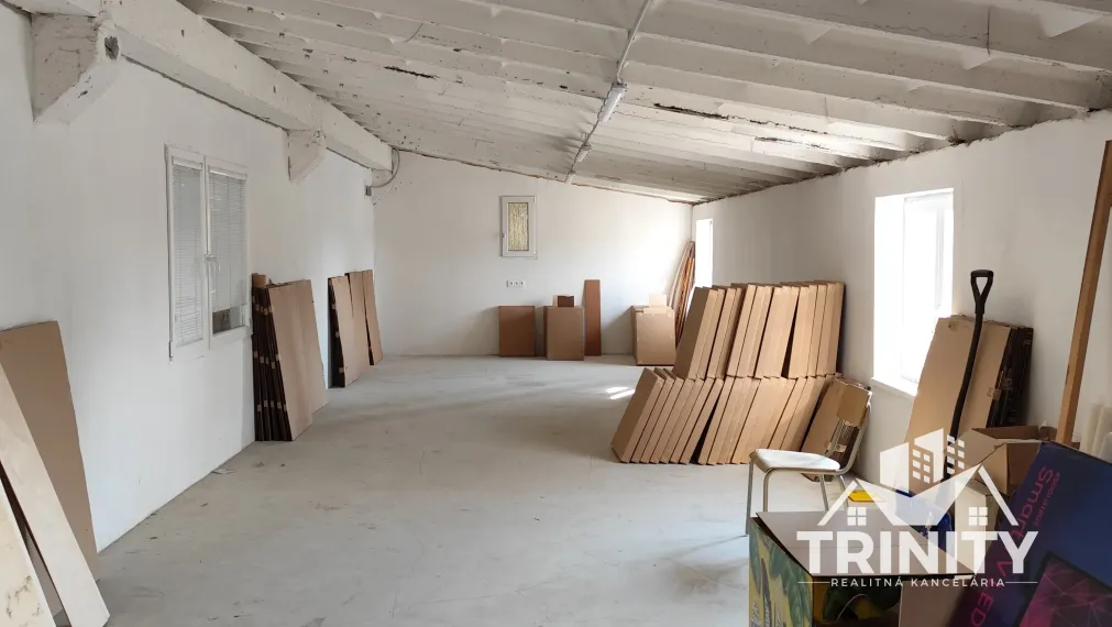 Na predaj objekt / výrobná hala / sklad v obci Svodín