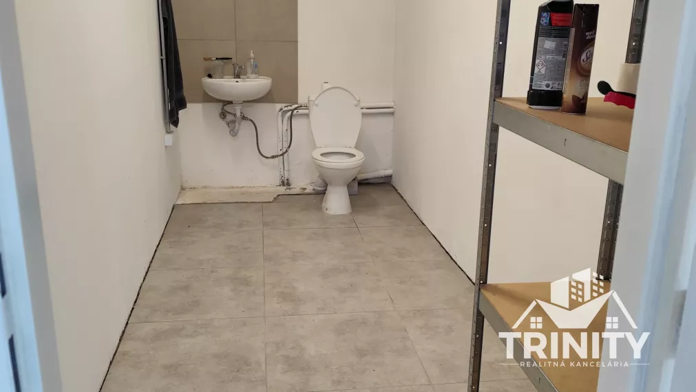 Na predaj objekt / výrobná hala / sklad v obci Svodín