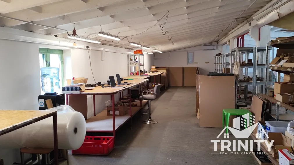 Na predaj objekt / výrobná hala / sklad v obci Svodín