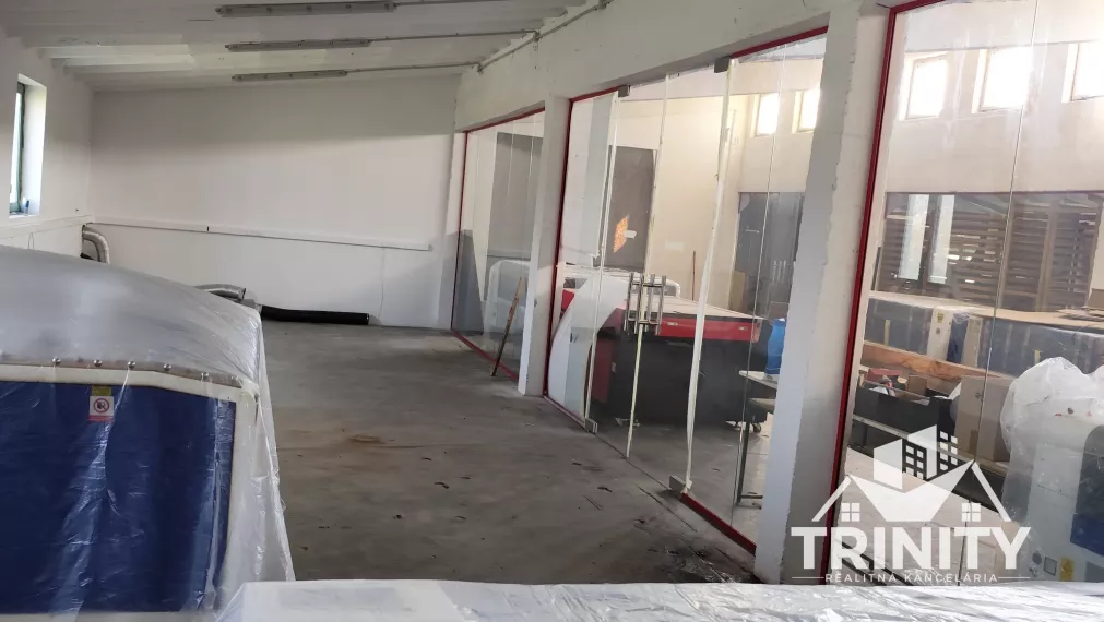 Na predaj objekt / výrobná hala / sklad v obci Svodín