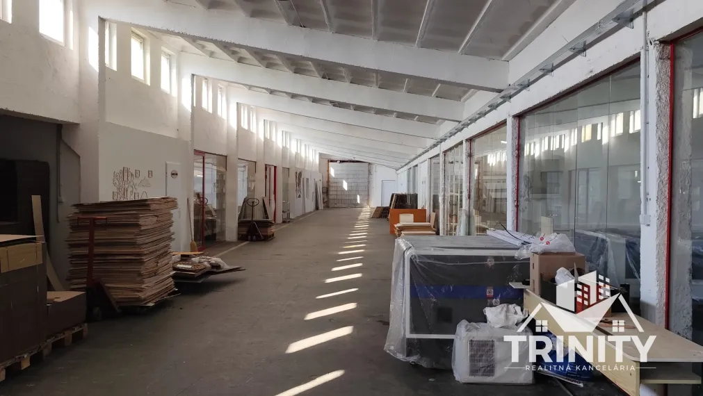 Na predaj objekt / výrobná hala / sklad v obci Svodín