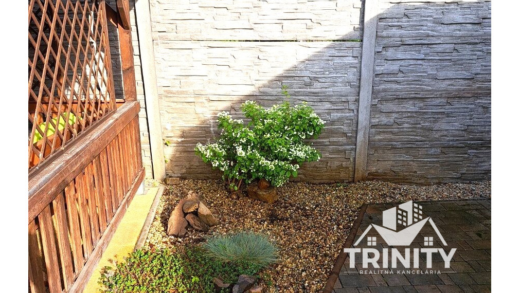 Na predaj krásna drevená chatka so záhradou v Nových Zámkoch na Tekvičnom poli