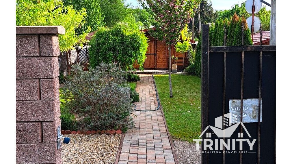 Na predaj krásna drevená chatka so záhradou v Nových Zámkoch na Tekvičnom poli