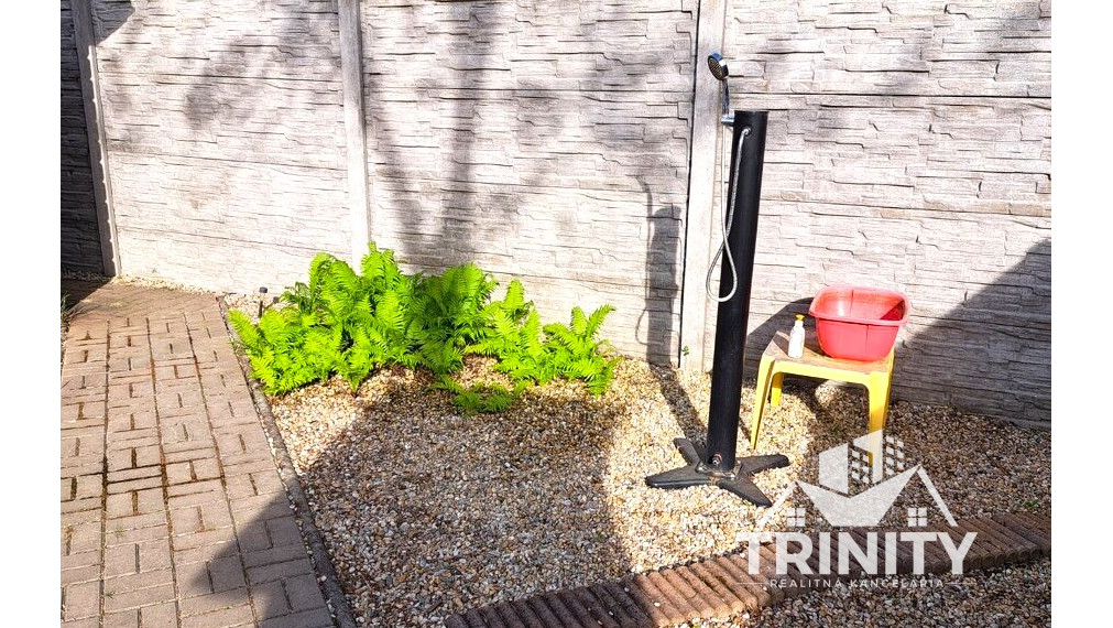 Na predaj krásna drevená chatka so záhradou v Nových Zámkoch na Tekvičnom poli