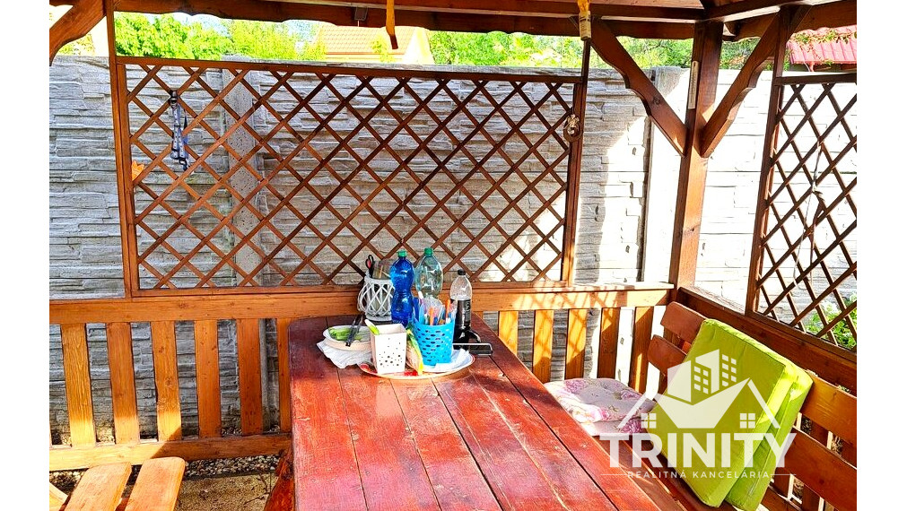 Na predaj krásna drevená chatka so záhradou v Nových Zámkoch na Tekvičnom poli