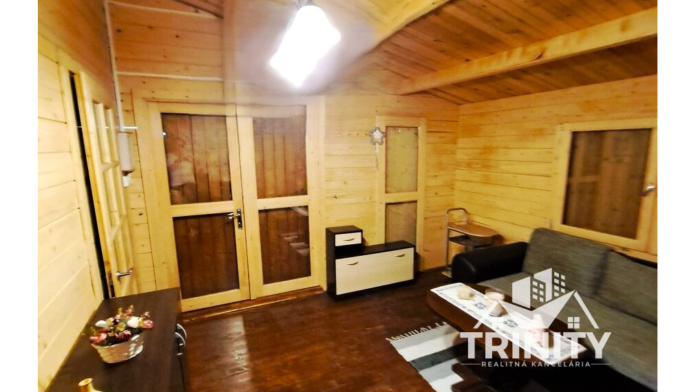 Na predaj krásna drevená chatka so záhradou v Nových Zámkoch na Tekvičnom poli