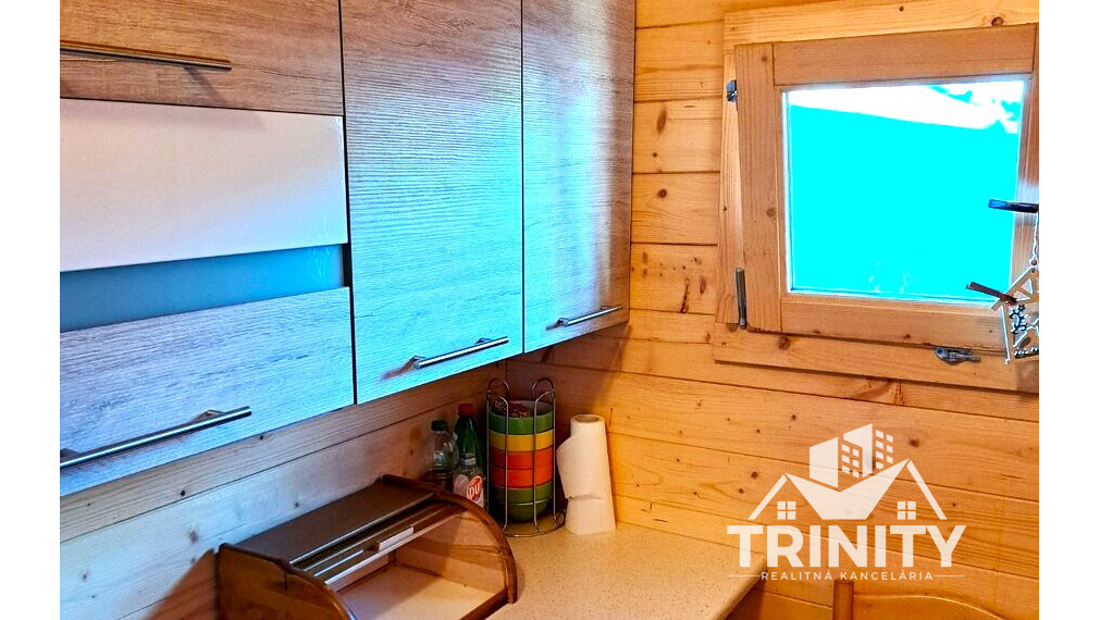 Na predaj krásna drevená chatka so záhradou v Nových Zámkoch na Tekvičnom poli