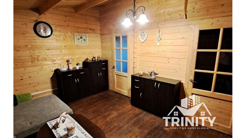 Na predaj krásna drevená chatka so záhradou v Nových Zámkoch na Tekvičnom poli