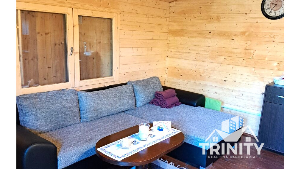 Na predaj krásna drevená chatka so záhradou v Nových Zámkoch na Tekvičnom poli