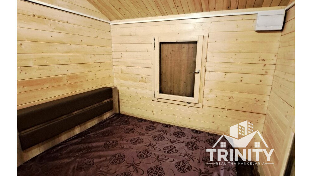 Na predaj krásna drevená chatka so záhradou v Nových Zámkoch na Tekvičnom poli