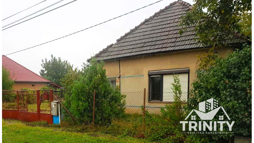 Na predaj priestranný stavebný pozemok v obci Semerovo