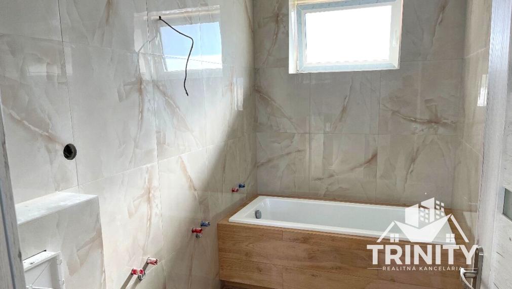 Na predaj 4- izbová novostavba rodinného domu v obci Dvory nad Žitavou