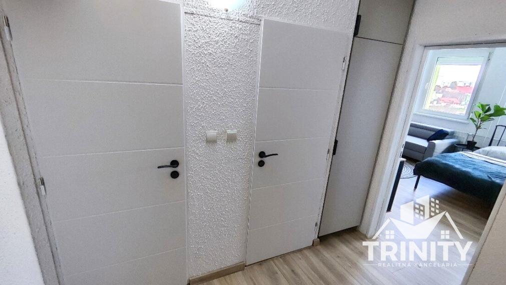 Na prenájom moderne zariadený 1-izbový byt v meste Nové Zámky