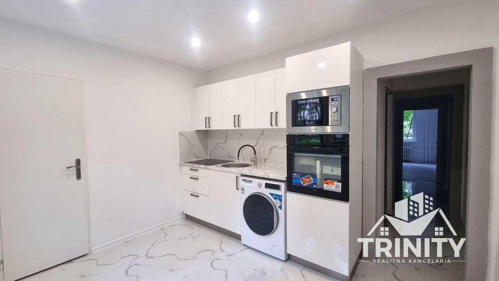 Na predaj kompletne zrekonštruovaný 4-izbový byt v meste Nové Zámky