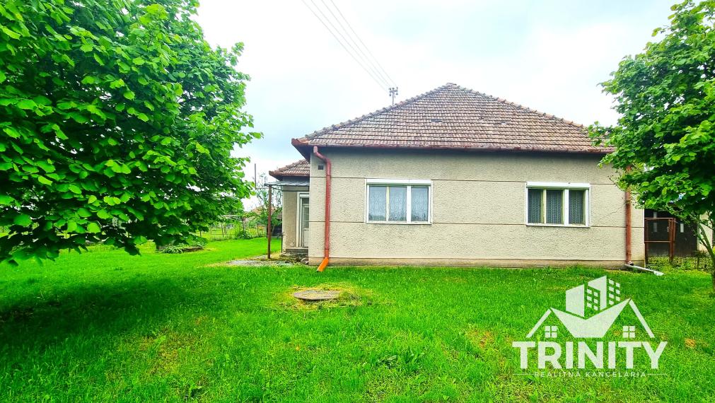 Na predaj priestranný 4-izbový rodinný dom v obci Bardoňovo