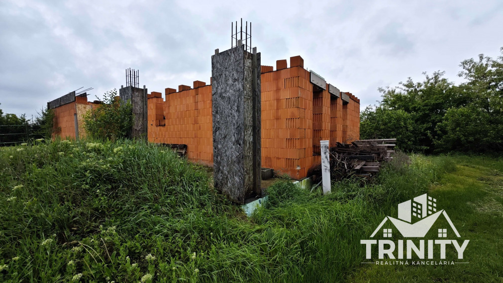 Na predaj stavebný pozemok s RD - NZ smer Nesvady (Ozón)