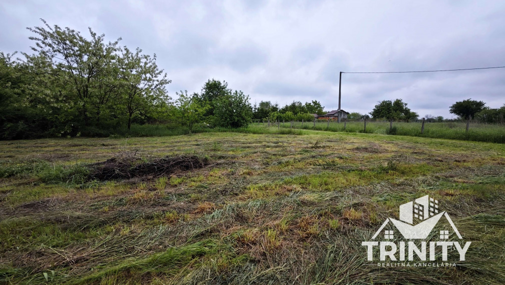 Na predaj stavebný pozemok s RD - NZ smer Nesvady (Ozón)