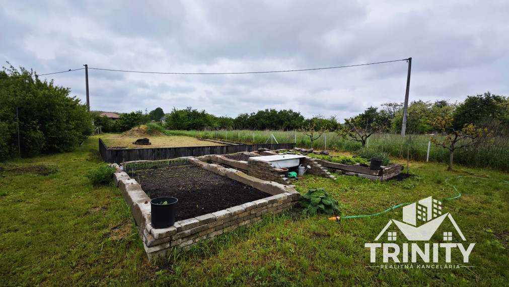 Na predaj stavebný pozemok s RD - NZ smer Nesvady (Ozón)