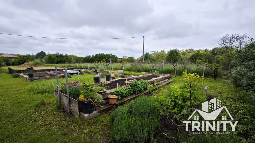 Na predaj stavebný pozemok s RD - NZ smer Nesvady (Ozón)