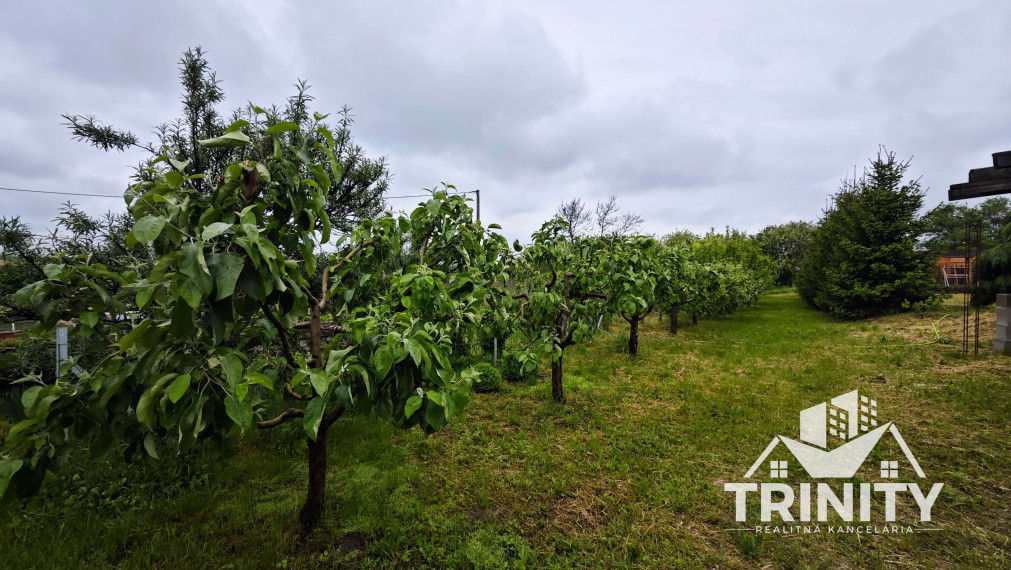 Na predaj stavebný pozemok s RD - NZ smer Nesvady (Ozón)