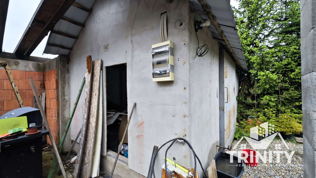 Na predaj stavebný pozemok s RD - NZ smer Nesvady (Ozón)