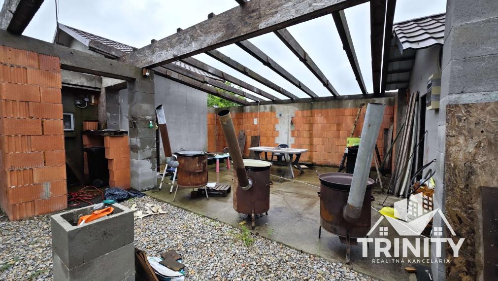 Na predaj stavebný pozemok s RD - NZ smer Nesvady (Ozón)