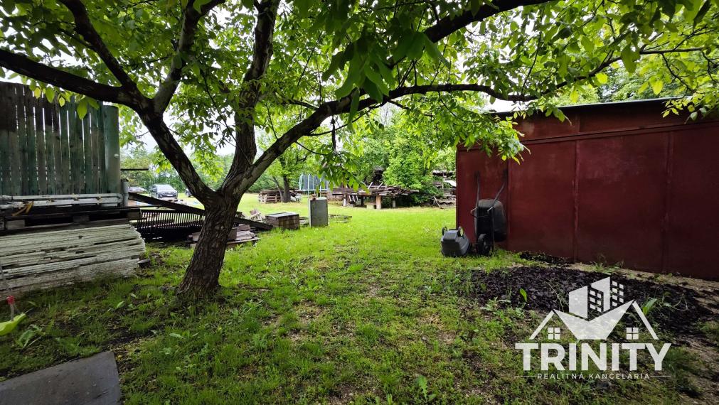 Na predaj stavebný pozemok s RD - NZ smer Nesvady (Ozón)