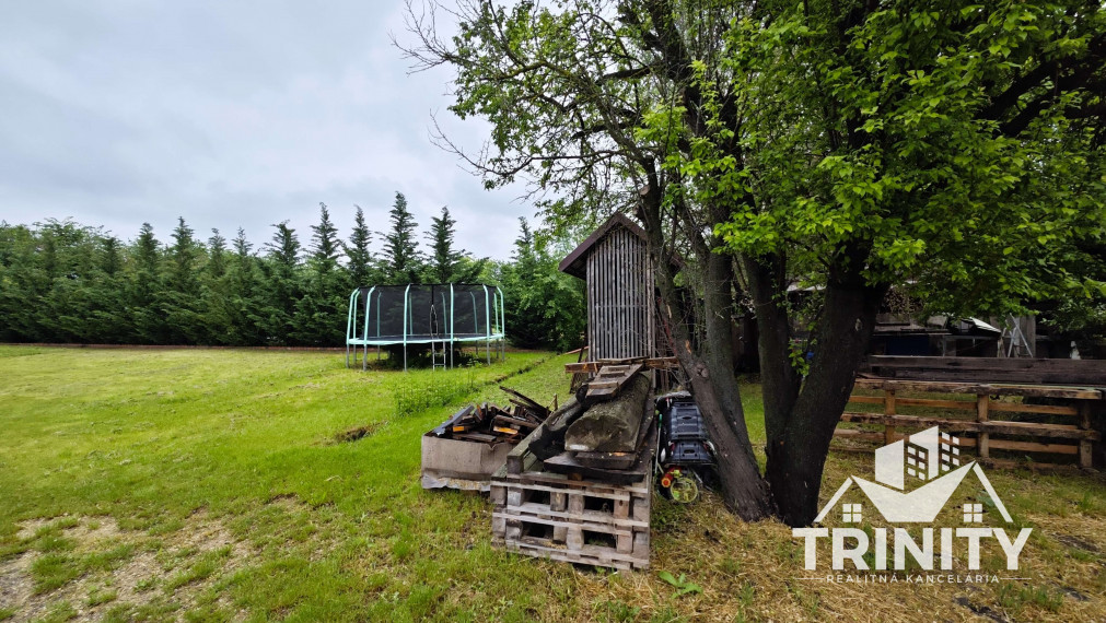 Na predaj stavebný pozemok s RD - NZ smer Nesvady (Ozón)