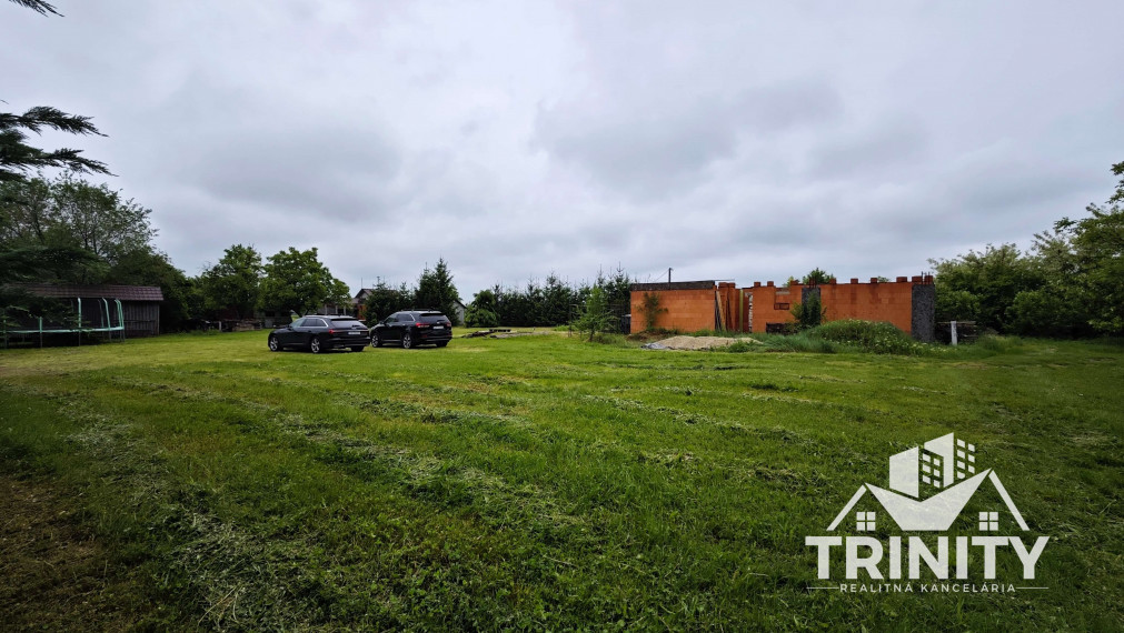 Na predaj stavebný pozemok s RD - NZ smer Nesvady (Ozón)