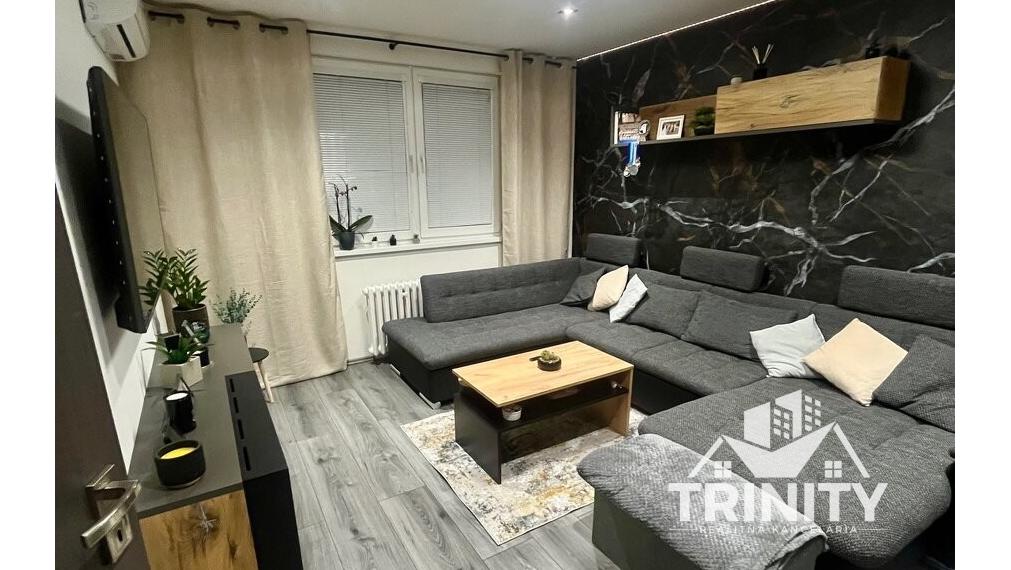 Rezervované Na prenájom zariadený, prerobený 2-izbový byt v meste Šurany