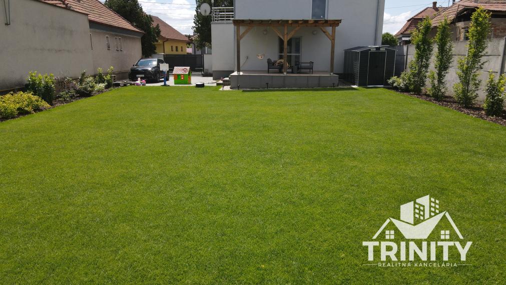 IBA U NÁS - Na predaj 4-izbový rodinný dom v obci Dvory nad Žitavou