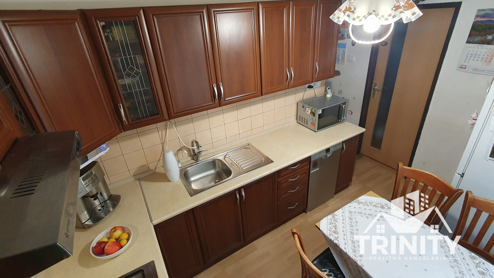 NA PREDAJ čiastočne zrekonštruovaný 3-izbový byt v centre mesta Nové Zámky