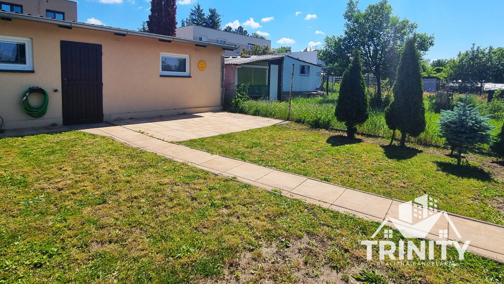 Na predaj moderne zrekonštruovaný 3-izbový byt so záhradou a garážou v meste Nové Zámky