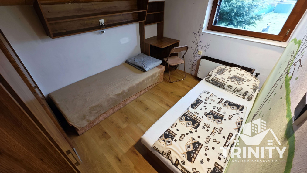 Na predaj podlažný a priestranný penzión v obci Podhájska