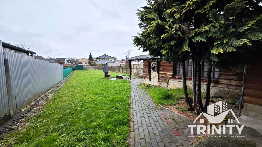 Na predaj podlažný a priestranný penzión v obci Podhájska